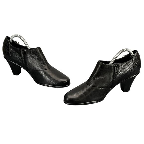 Clarks Bendables Black Leather Side Zip Pump Heel Ankle Booties Women 10 - Picture 2 of 7